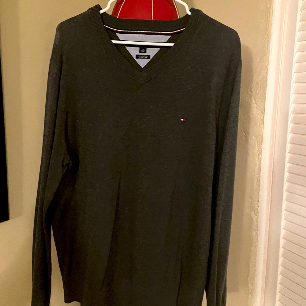 Tom Hilfiger v neck sweater size xl